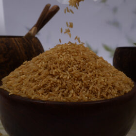 hand-pound-rice-closeup